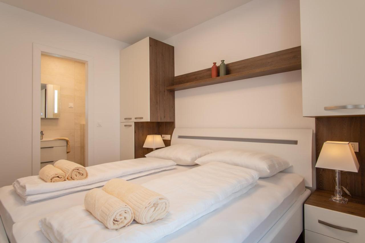 Apartments Mandre II Екстер'єр фото