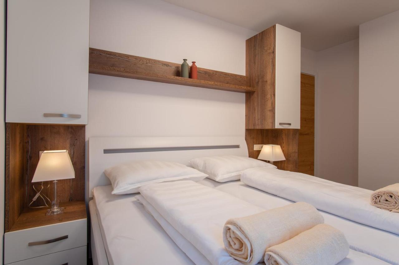 Apartments Mandre II Екстер'єр фото