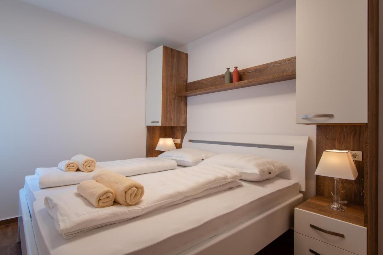 Apartments Mandre II Екстер'єр фото